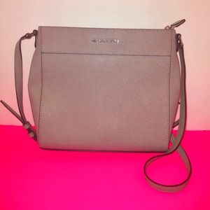 Michael Kors Jet Set Pearl Grey Purse BRAND NEW WITH TAG!